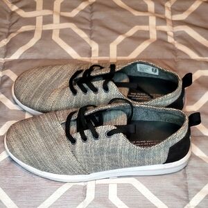 Men's Size 8.5 Toms Low Top Sneakers